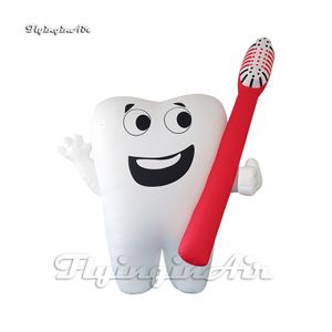 屋外広告の膨脹可能な漫画の歯の球4mの高さの白い空気吹き歯科用男性モデルのパレードショーのための歯ブラシ