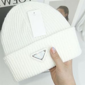 Cappelli da donna casual Berretti lavorati a maglia in lana di cashmere Autunno Inverno Nuovo di zecca Piega a maglia spessa Ragazze Skullies Berretti Moda all'aperto Alta qualità 15 colori