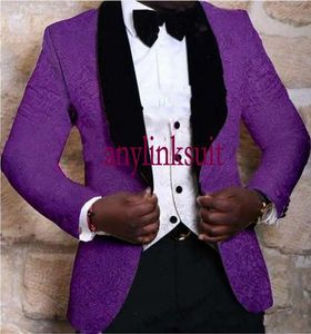 Najnowszy projekt One Button Purple Paisley Groom Tuxedos Szal Lapel Wedding / Prom / obiad Groomsmen Mężczyźni Garnitury Blazer (Kurtka + Spodnie + Kamizelka + Krawat) W1325