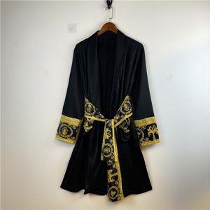 Män Silk Sleepwear Nightgown Casual Kimono Badrock Ljus Lyx Retro Windbreaker Man Loose Home Wear Pyjamas Style Jacka