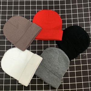 الكلاسيكية مصمم الشتاء بيني الرجال النساء قبعة الفاخرة قبعة محبوك قبعات القبعات snapback قناع مجهزة للجنسين الكشمير عارضة في الهواء الطلق X0907A