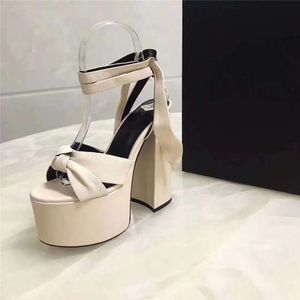 Designer Luxury Ladies Bianca Tribute Patient Leather Sandals Ankle Strap Platform Sandal Slippers With Box