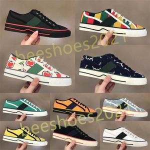 Wholesale women board for sale - Group buy Mens Italy Bee Canvas Board Shoe Women Outdoor Casual Shoes Green Red Stripe Embroidered Couples Flat Skateboard Trainers Des Chaussures