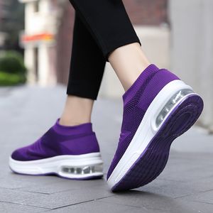 Großhandel 2021 Top-Qualität von Männern Damen Sport Laufschuhe Mesh atmungsaktive Sockenläufer Purple Pink Outdoor Sneakers Größe 36-45 WY32-A12
