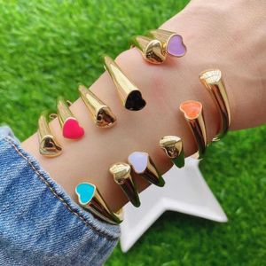5 pcs 2021 Nova chegada esmalte colorido coração punho pulseira ajustável banhado a ouro aberto pulseira bracelete presente para as mulheres meninas q0720