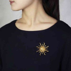 Accessori per cappotto di spilla di girasole in oro antico femminile