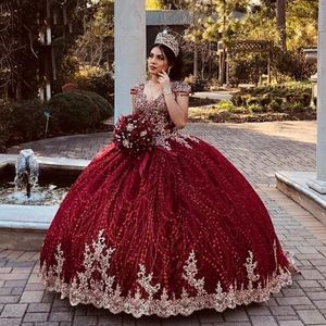 Charro vestido de15 años burgundy quinceanera klänningar spets applique sequin mexikanska söta 16 födelsedag prom klänningar backless