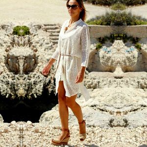 Lace Beach Cover Up med bälte Sarong Cardigan Badkläder Kvinnor Robe Plage Kaftan Dress # Q672 210420