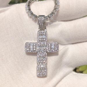 Hängsmycke Halsband Hip Hop Bling Zircon Jesus Kors Halsband Guldfärg Twistkedja för Kvinnor Män Gotiska Jewlery Tillbehör