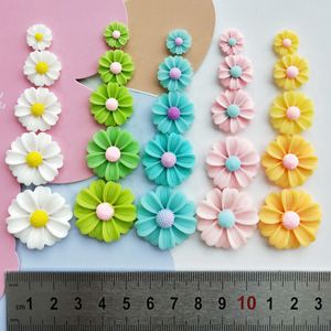 Ny liten daisy blomma klistermärken harts material paket DIY smycken tillbehör huvudbonad hairpin nail phone case
