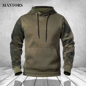 Kontrast Hoodies Men Fashion Långärmad Pullover Fleece Hoodie med Kanga Pocket Sweatshirt Man Militär Patchwork Outwear 4XL 210818