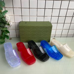 2021 Designer Jelly Women's Mid Heel tofflor, gjorda av transparenta material, multi-color val, sexig och härlig, solig strand