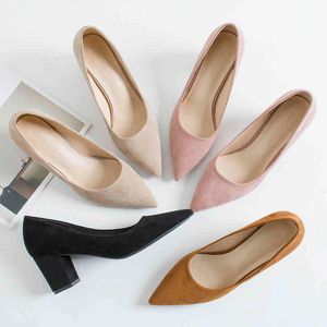 Buty dla kobiet Slip Ons Square High Heels Office Lady Flock Pointed Toe Sexy Wedding Heeled Solidne Czarne Obcasy Pompy 210520