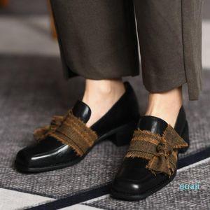 Sapatos de vestido salto 4,5cm Retro Strap Design Square Toe Microfiber Fashion Women Heels Street Walking High Pumps Mujer