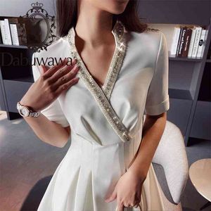 Dabuwawa Vintage V-Neck Fit and Flare Beading Dress Women Short Sleeve Pleated Solid Party Dresses Female Ladies DT1BDR012 210520