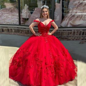 王女の赤いQuinceaneraドレスオフショルダースウィート15パーティーボールガウンクリスタル
