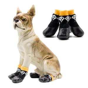 Vestuário de cães 4 pçs / set Sapatos de borracha impermeável botas antiderrapantes para animais de estimação Peúgas quentes para o dia chuvoso de neve