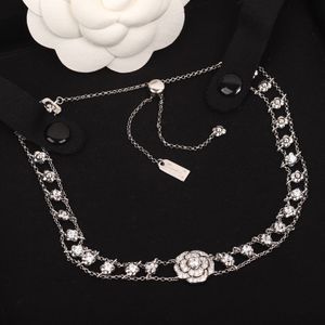 Collana pendente eccellente in argento S925 di qualità di lusso con set di braccialetti di design cavo con fiori e diamanti per regalo di gioielli da sposa da donna con scatola stam PS4262