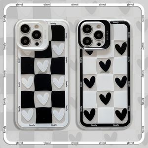 Par Style Love Heart Shaped Phone Fodral för iPhone 13 12 11 Pro X XS Max XR 7 8 Plus Sweet Transparent Lovely Checkerboard Pattern Designer Skyddskåpa