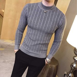 2021 Новый стиль мужской осень и зимний термический трикотажный свитер / мужской тонкий подходит с высоким воротником полосатый пуловер свитер трикотажные вершины 3XL Y0907