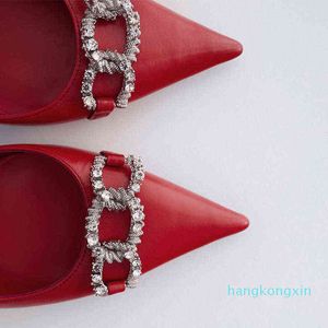 Sandalen Hausschuhe Damenschuhe 2022 Neue rote Metallkette dekorative Stilettos spitze Zehen flache Mund-Rückenriemen-Sandalen 220224