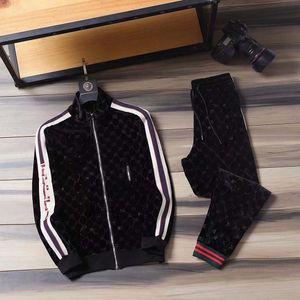 Erkek Atlet Takım Spor Giyim toptan satış-Yüksek Kaliteli Erkek Eşofman Setleri Erkek Kadın Tişörtü Takım Elbise Tasarımcılar Spor Ceketler Moda Ince Baskı Boyun Spor M XL