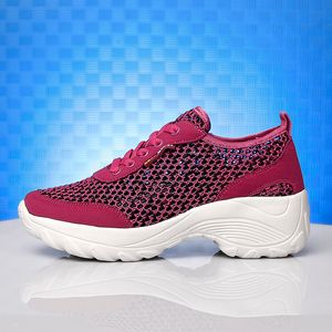2021 Designer löparskor för kvinnor vit grå lila rosa svart mode mens tränare högkvalitativa utomhus sport sneakers storlek 35-42 qw
