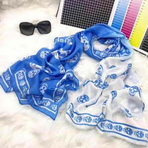 2021 Kvinnor Luxury Brand Gradient Skull Print Silk Scarfs Sjalar för damer Headband Foulard Chiffon Echarpe Designer Bandana