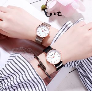 Comfortable Nylon Belt Quartz Watch Female Students Simple Fresh Girl Watches Wholesale Classic Womens Wristwatches