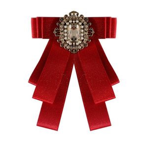 Pins, broscher Vintage Ribbon Bow Tie Brosch Crystal Flower Pins Bowtie Badge Collar Pin för Kvinnor Män Bröllopsfest Tillbehör Gåvor