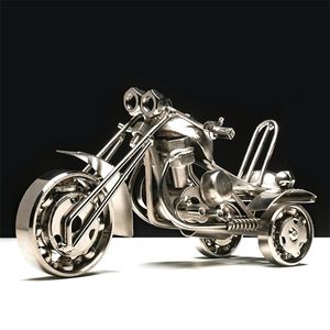 11cm / 14cm / 16cm Motorcykelmodell Retro Motor Figur Metall Dekoration Handgjorda Iron Motorbike Prop Vintage Heminredning Kid Toy 210811