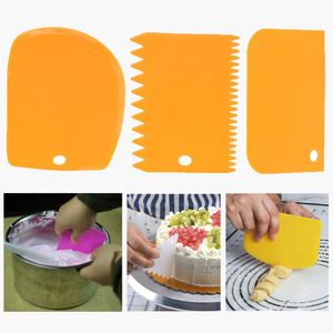 2021 3Pcs set Plastic Dough Knife Icing Fondant Scraper Jagged Edge Cake Spatula Baking Pastry Tools Plain Smooth Cake Paddle