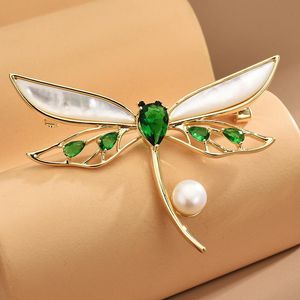 Szpilki, broszki Eleganckie powłoki Dragonfly Broszka Wysokiej klasy Cyrkon Insect Brooche Do Coater Corsage Pearl Pin Akcesoria Biżuteria Broszki