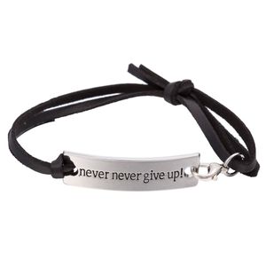 2021 Never Never Give Up Braccialetto In Pelle Vichingo Inciso Inspirational Citazione Del Braccialetto Degli Uomini Delle Donne Regalo Dei Monili di Laurea