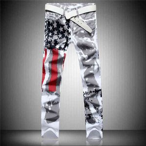 Jeans branco dos homens Novo no outono 2021 bandeira americana Imprimir trecho Slim Casual Vermelho Calças listradas com estrela de cinco pontas