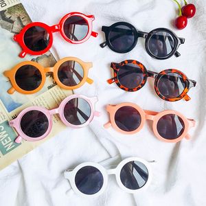 Kinder-Sonnenbrille mit rundem Rahmen, farbige Muster, UV-beständig, Sonnenbrille, modisches Straßenfoto mit Brille, WMQ992