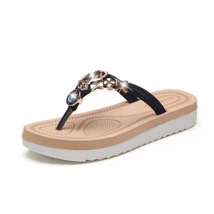 2021 ladies summer beach sandals flat slippers sweet fashion comfortable flip flops large size 35-42 wholesale