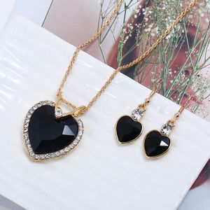 Pendant Necklaces Cross-border European and American Wedding Dinner Heart Shaped Austrian Crystal Zircon Earrings Neckle Jewelry Set for Women