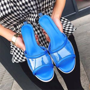 Moda 2021 MULES SANDALS DE PEACH PVC Slippers de verão transparentes de couro genuíno Chucky Low Heels Slides Shoes femininos