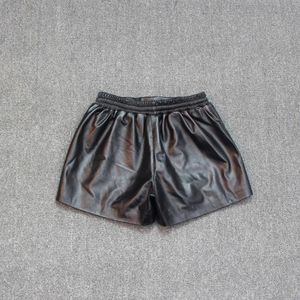 Stjärntryckade kvinnors shorts avslappnad elastisk midja bred ben streetwear svart äkta läder punk kvinnliga korta byxor kvinnor