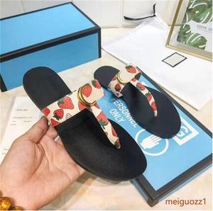 Sommar Märke Designer kvinnor Flip flops Tofflor Mode äkta skinn sandaler Metallkedja Dam Fritidsskor STORLEK 35-45 03