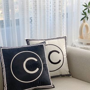 Good Quality Pillow Fashion Classical Cushion Home Car Sofa Pillowcase Decorative Luxurys Brand Cushions Living Room Pillows