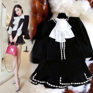 Eleganta pärlor Beading Tweed Jacket Cloak Coat och kjol Höst Vinter Kvinnor Flounces Bow Tie Blouse Black Clothing Set 210416