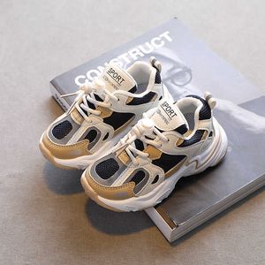 学生のファッション秋の幼児男の子スポーツシューズ子供の靴のための子供の靴ユニセックススニーカーメッシュ通気性子供のカジュアルシュー1-12 G1025