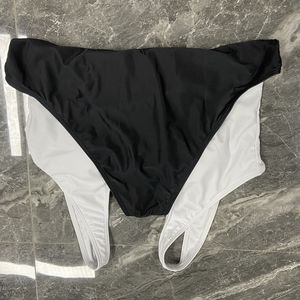 Siyah Seksi Boşluklu Bikini Mayo toptan satış-Sıcak Mayo Bikini Seti Kadınlar Hollow Çıkan Siyah Beyaz Tek parça mayo Hızlı nakliye Yıkanma Suits Seksi