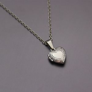1pc Tiny Heart Photo Frame Pendant Necklace Love Heart Charms Floating Locket Necklaces Women Men Fashion Memorial Jewelry
