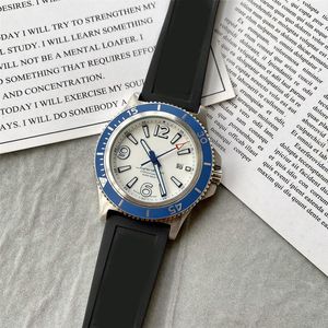 Męskie zegarki najlepiej sprzedające importowane ruchu Wodoodporna przygoda na świeżym powietrzu Diving Fine Leather Watchchain 42mm Duży wybieranie wysokiej jakości zegarek mechaniczny