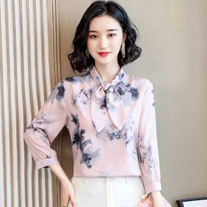 Koreanska Silk Blusar Kvinnor Satinskjorta Damer Skriv ut Blus Topp Plus Storlek Kvinna Kortärmad Bow Shirts Blusas Femininas Elegante 210427
