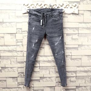 Hela Mode Denim Beskuren Byxor Ripped Hole Social Spirit Guy Skinny Jeans Mäns Slim Pencil Byxor Små fötter 211111