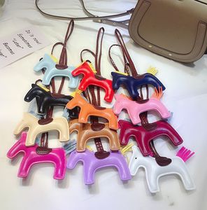 DHL Cavalo Borlas Keychain PU Couro Pônei Pingente de Charme para Mulheres Saco Bolsa Bolsa Ornamento Chaveiro Chaveiro Auto Carro Decoração